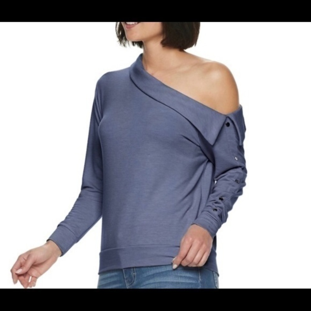 NWT ONE SHOULDER THIN SWEATSHIRT W/ SILVER DETAILS